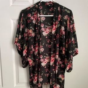 Rose kimono top with tie at waist
